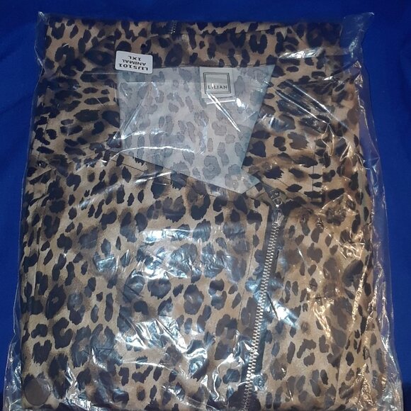 Plus Size Women Leopard Babe Notch Collar Zip Up - Picture 7 of 7